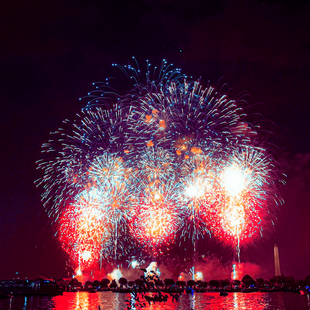 fourth of july fireworks from potomac river